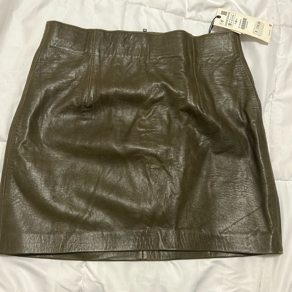 Zara mini skirt. Olive color. Size Medium - Picture 1 of 4
